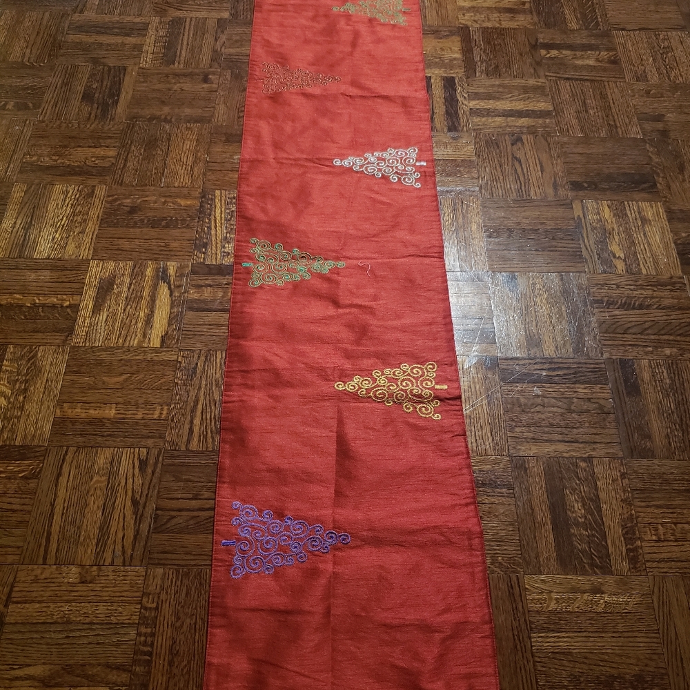 Bella Lux Christmas Table Runner
